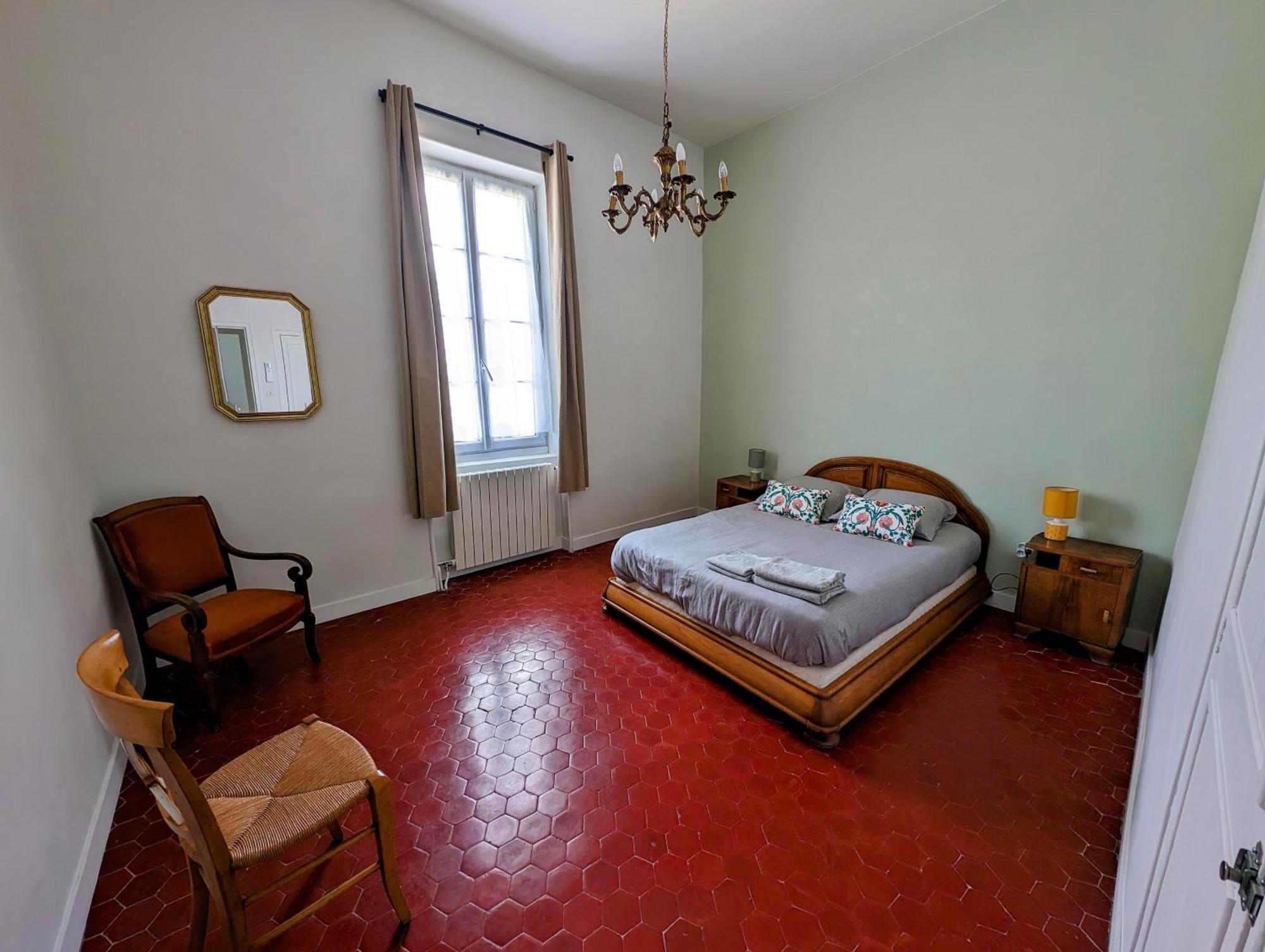 Maison De Style Tout Confort, Position Ideale, Avec Clim Et Petit Exterieur Orange  Bagian luar foto