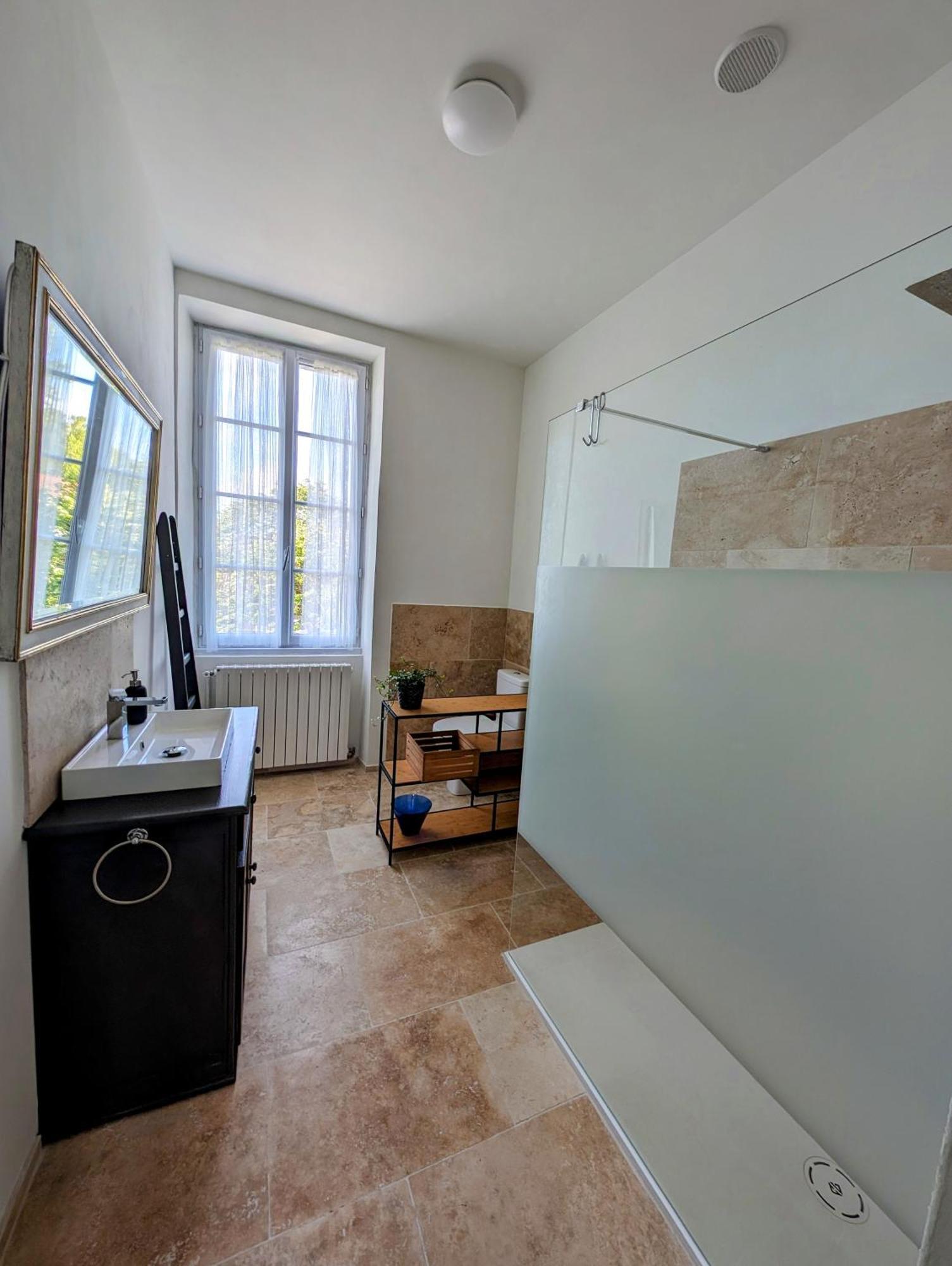 Maison De Style Tout Confort, Position Ideale, Avec Clim Et Petit Exterieur Orange  Bagian luar foto